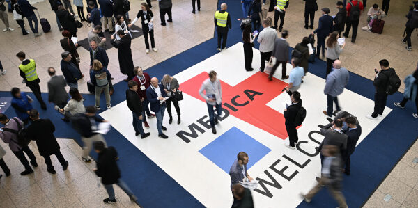 Die weltführende Medizinmesse MEDICA findet jährlich Mitte November in den Düsseldorfer Messehallen statt – ergänzt um viele digitale Services. Das internationale Healthcare-Fachpublikum kann sich über das gesamte Spektrum an Innovationen für den ambulanten und stationären Gesundheitsbereich informieren. Schwerpunkte bilden Aussteller-Neuheiten der Labortechnik und Diagnostika, medizintechnisches Equipment u. a. für die Intensivmedizin, Roboteranwendungen und viele Soft- und Hardware-Applikationen zur Digitalisierung des Gesundheitswesens. Das Rahmenprogramm der begleitenden Fachforen und Konferenzen nimmt wichtige Trendthemen in den Fokus wie die zunehmende „Ambulantisierung“ der Behandlungsprozesse, Anwendungen auf Basis Künstlicher Intelligenz sowie Fragenstellung rund um die Sicherstellung von mehr Nachhaltigkeit in den Abläufen der Kliniken und Arztpraxen. Informationen online: https://www.medica.de. | The world's leading medical trade fair MEDICA takes place annually in mid-November in the Düsseldorf exhibition halls - supplemented by many digital services. The international healthcare trade public can find out about the entire spectrum of innovations for the outpatient and inpatient healthcare sector. The focus will be on exhibitor innovations in laboratory technology and diagnostics, medical technology equipment for intensive care medicine, robot applications and many software and hardware applications for the digitalisation of healthcare. The supporting programme of accompanying specialist forums and conferences will focus on important trend topics such as the increasing "outpatientisation" of treatment processes, applications based on artificial intelligence and questions relating to ensuring more sustainable processes in clinics and doctors' practices. Information online: http://www.medica-tradefair.com.